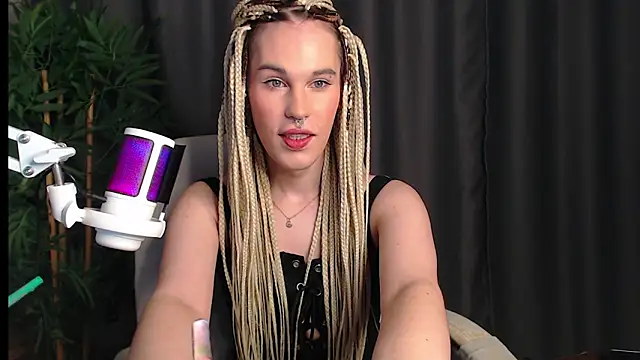 Snapshot of Cassie_Bae chatting on 11/26/25, 06:53 Cassie Bae online show from 11/26/25, 06:53