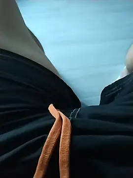 Snapshot of Dannydy2015 chatting on 10/18/25, 12:35 Dannydy2015 online show from 10/18/25, 12:35