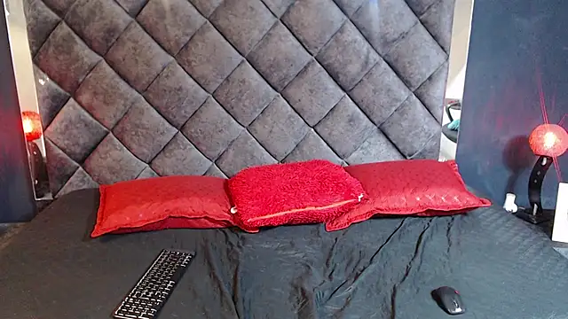 Snapshot of Allison_Dubois chatting on 12/21/24, 02:41 Allison Dubois online show from 12/21/24, 02:41