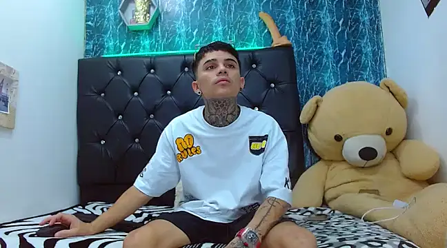 exotic hot couple online show from 02/25/25, 09:57