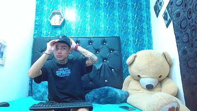 exotic hot couple online show from 03/18/25, 02:15