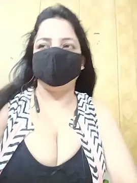 Snapshot of hornycoupleJandS chatting on 06/02/26, 07:27 hornycoupleJandS online show from 06/02/26, 07:27