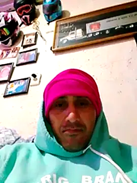 Snapshot of NewBe9D9 chatting on 11/15/25, 10:56 NewBe9D9 online show from 11/15/25, 10:56