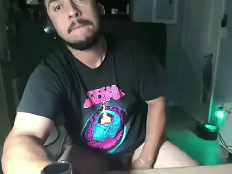 Snapshot of Bigsakzak chatting on 10/19/25, 02:45 Bigsakzak online show from 10/19/25, 02:45