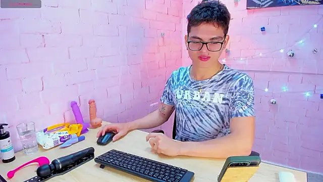 Snapshot of JACK_BLOSSOM_ chatting on 12/19/24, 12:01 JACK BLOSSOM online show from 12/19/24, 12:01