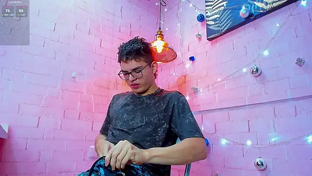 Snapshot of JACK_BLOSSOM_ chatting on 01/04/25, 12:05 JACK BLOSSOM online show from 01/04/25, 12:05