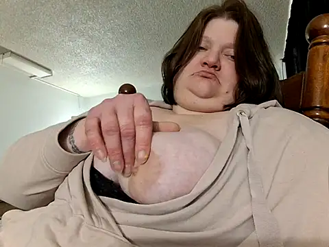 Snapshot of chrissybear84 chatting on 03/12/25, 05:17 chrissybear84 online show from 03/12/25, 05:17