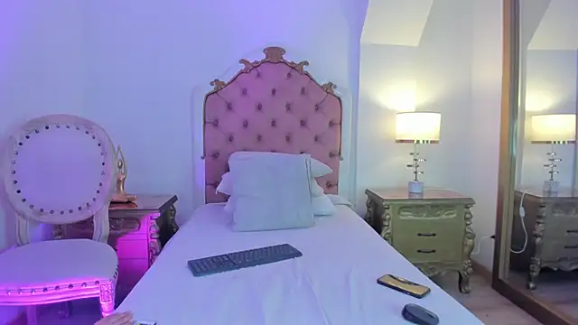 rebeca watsson online show from 10/28/25, 11:47