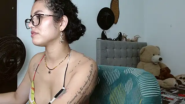 Snapshot of Sexy_Lia_ chatting on 04/21/26, 02:51 Sexy Lia online show from 04/21/26, 02:51