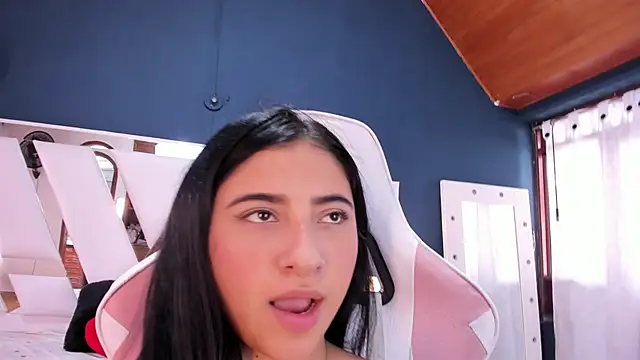 Emma Cutey online show from 12/24/24, 04:19