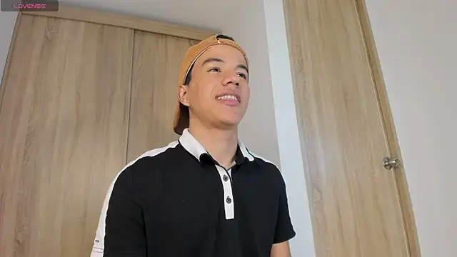 Snapshot of lucas_wellx chatting on 04/14/26, 03:01 lucas wellx online show from 04/14/26, 03:01