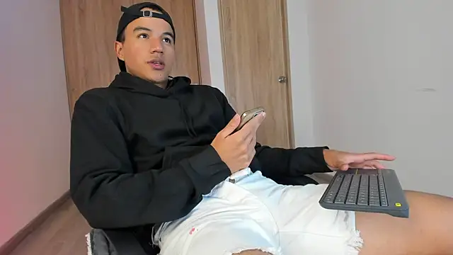 Snapshot of lucas_wellx chatting on 06/05/26, 02:40 lucas wellx online show from 06/05/26, 02:40