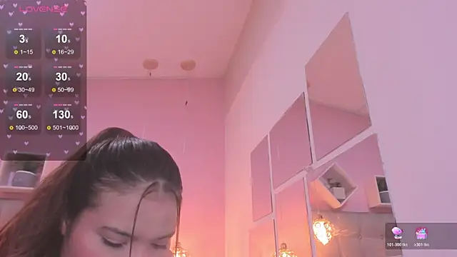 Snapshot of melanie_hh chatting on 11/04/25, 04:00 melanie hh online show from 11/04/25, 04:00