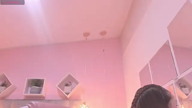 Snapshot of melanie_hh chatting on 11/24/25, 04:01 melanie hh online show from 11/24/25, 04:01