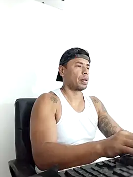 Snapshot of Antolinex chatting on 12/14/25, 06:12 Antolinex online show from 12/14/25, 06:12