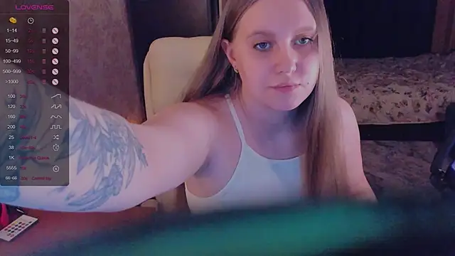 Snapshot of Alice_Dreamgirl_ chatting on 12/28/24, 07:33 Alice Dreamgirl online show from 12/28/24, 07:33