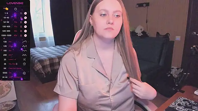 Snapshot of Alice_Dreamgirl_ chatting on 11/11/25, 11:54 Alice Dreamgirl online show from 11/11/25, 11:54