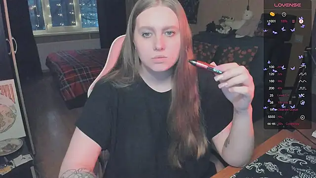 Snapshot of Alice_Dreamgirl_ chatting on 12/16/25, 01:05 Alice Dreamgirl online show from 12/16/25, 01:05