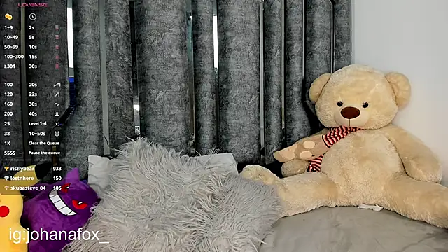 johanafox  online show from 12/22/24, 11:22