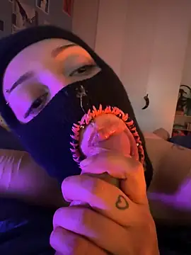 Snapshot of littlewitchxoxo chatting on 02/22/25, 03:47 littlewitchxoxo online show from 02/22/25, 03:47