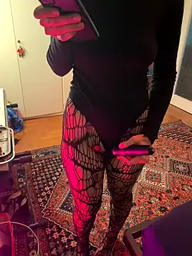 Snapshot of littlewitchxoxo chatting on 10/26/25, 07:47 littlewitchxoxo online show from 10/26/25, 07:47