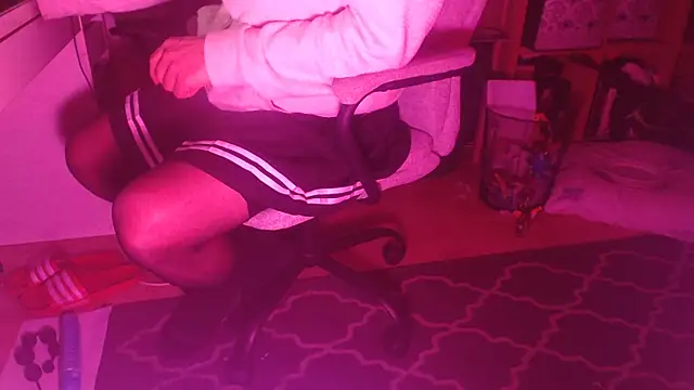 dirtynylonboy33 online show from 03/06/26, 09:00