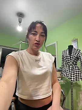 Snapshot of AnneHaddaway chatting on 04/14/26, 07:53 AnneHaddaway online show from 04/14/26, 07:53