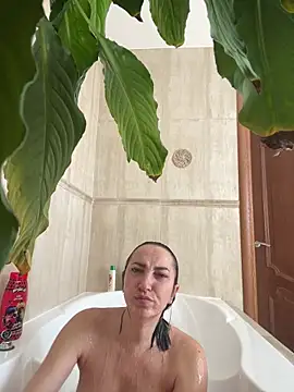 Snapshot of AnneHaddaway chatting on 04/17/26, 10:18 AnneHaddaway online show from 04/17/26, 10:18