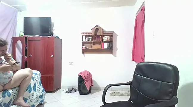 Snapshot of pecadodulce123 chatting on 02/12/25, 10:37 pecadodulce123 online show from 02/12/25, 10:37