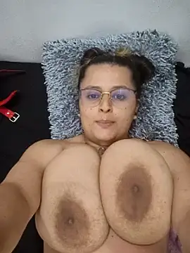 Snapshot of Miss_balloonsmila chatting on 01/14/25, 03:32 Miss balloonsmila online show from 01/14/25, 03:32