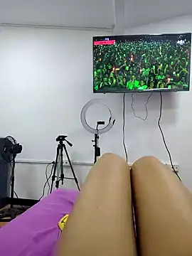 Snapshot of Miss_balloonsmila chatting on 02/06/25, 12:22 Miss balloonsmila online show from 02/06/25, 12:22