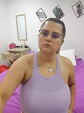 Snapshot of Miss_balloonsmila chatting on 02/17/25, 01:04 Miss balloonsmila online show from 02/17/25, 01:04