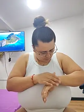 Snapshot of Miss_balloonsmila chatting on 09/21/25, 04:25 Miss balloonsmila online show from 09/21/25, 04:25