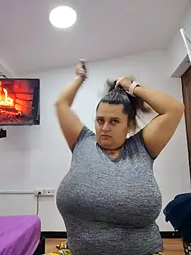 Snapshot of Miss_balloonsmila chatting on 11/18/25, 03:56 Miss balloonsmila online show from 11/18/25, 03:56