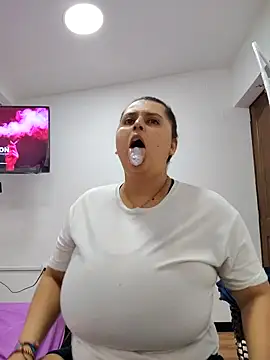 Snapshot of Miss_balloonsmila chatting on 11/30/25, 03:10 Miss balloonsmila online show from 11/30/25, 03:10