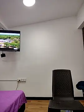 Snapshot of Miss_balloonsmila chatting on 12/19/25, 05:53 Miss balloonsmila online show from 12/19/25, 05:53