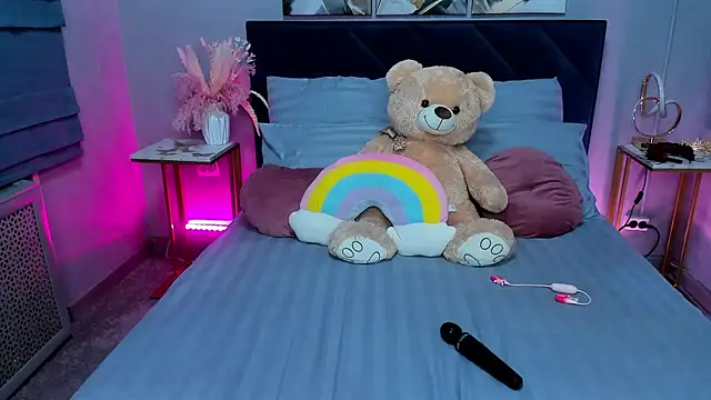 Snapshot of Curvy_Dynamite_ chatting on 12/14/25, 01:11 Curvy Dynamite online show from 12/14/25, 01:11