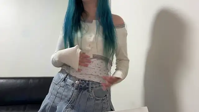 bumble bee online show from 01/05/25, 04:16