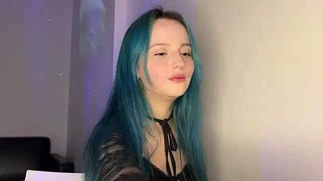 bumble bee online show from 01/13/25, 01:06