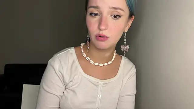 bumble bee online show from 03/02/25, 01:38