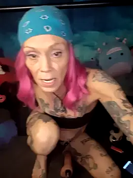 Snapshot of MommyMisfit chatting on 11/06/25, 02:34 MommyMisfit online show from 11/06/25, 02:34