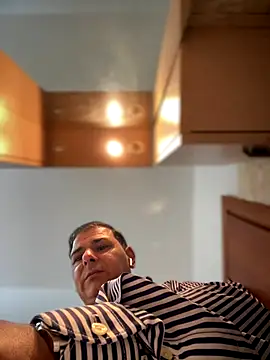 SecretlyDD online show from 12/03/25, 09:29