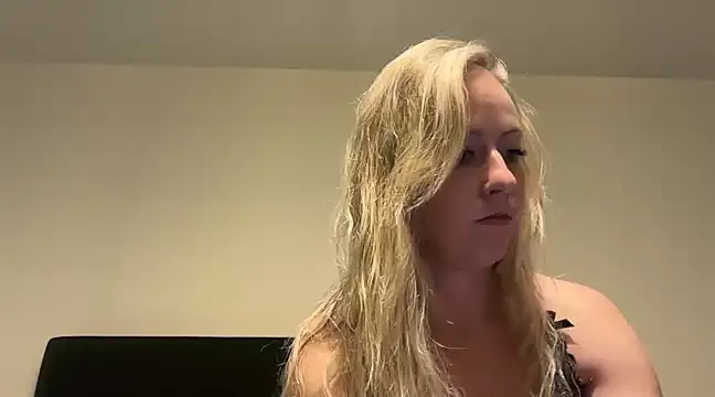 Emmy frenchie online show from 01/02/25, 08:02