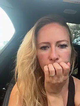 Emmy frenchie online show from 10/03/25, 08:44