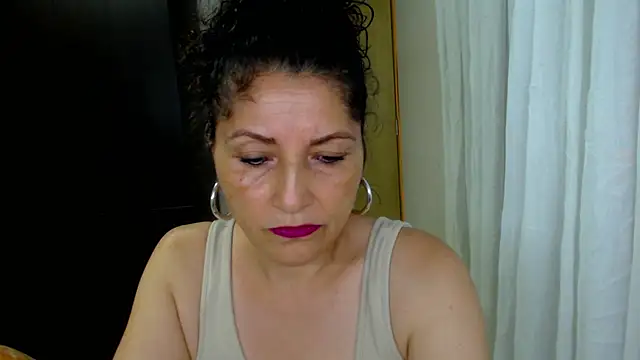 Snapshot of arianna_ros3 chatting on 04/21/26, 11:51 arianna ros3 online show from 04/21/26, 11:51