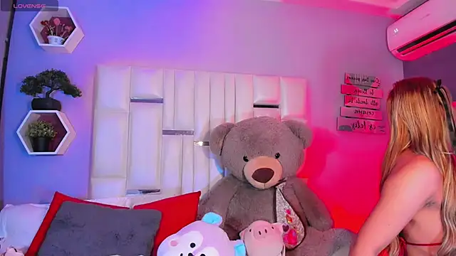 Aileen 18 online show from 10/18/25, 04:59