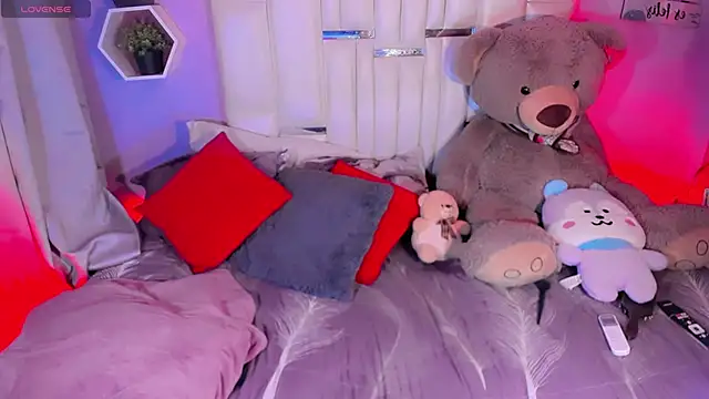 Snapshot of Aileen_18 chatting on 04/11/26, 06:51 Aileen 18 online show from 04/11/26, 06:51