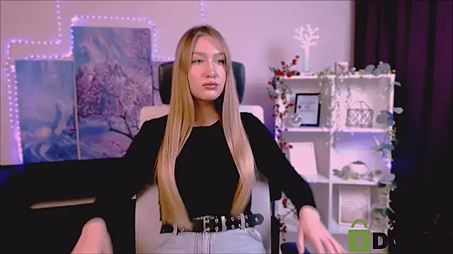 Snapshot of playful_sophie chatting on 02/19/25, 09:03 playful sophie online show from 02/19/25, 09:03