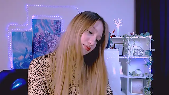 Snapshot of playful_sophie chatting on 02/21/25, 12:38 playful sophie online show from 02/21/25, 12:38