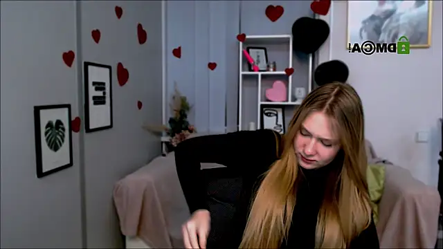 Snapshot of playful_sophie chatting on 02/23/25, 06:34 playful sophie online show from 02/23/25, 06:34